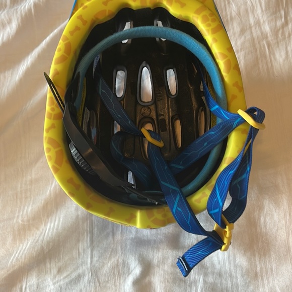 Paw patrol helmet in perfect condition for 4-5 year olds - Picture 3 of 3